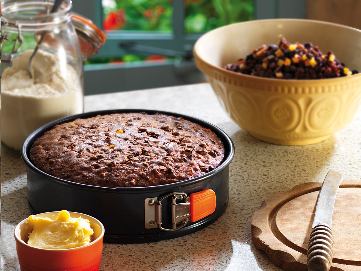 Bakeware Le Creuset 20cm Cake Tin Heavy Gauge Metal Springform