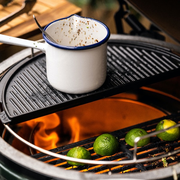 Big Green Egg: Half Moon Cast Iron Plancha Griddle for Large Egg