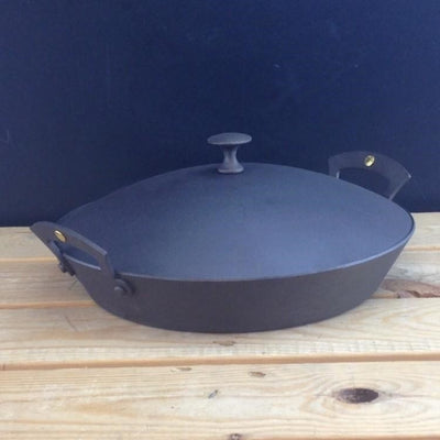 Netherton Foundry Spun Iron Prospector Casserole dish 10'. Made from spun iron using age old techniques, it is exceptionally versatile and superb for frying, grilling and oven to table serving. 