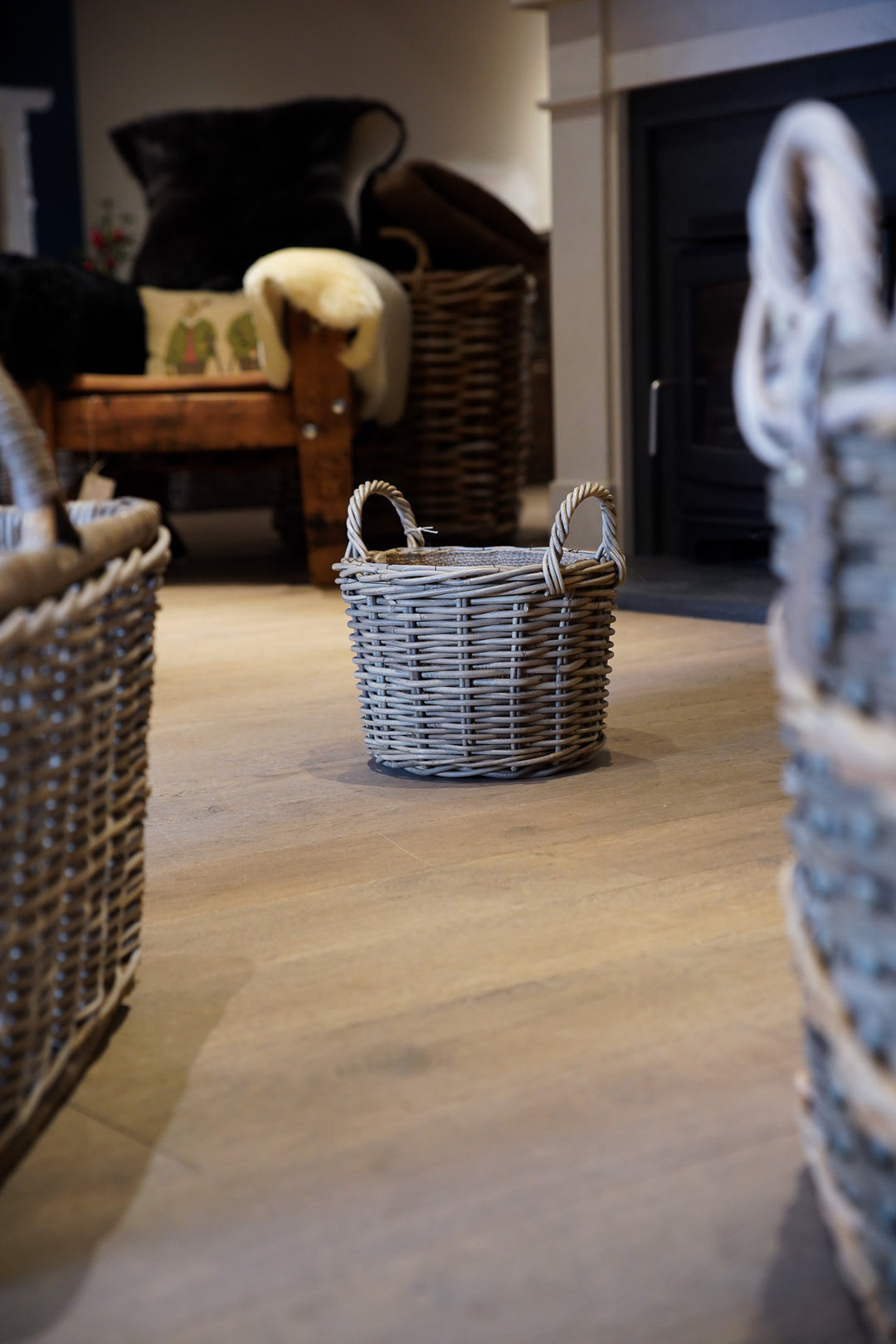 Round Basket with Ear Handles and Removable Hessian Liner