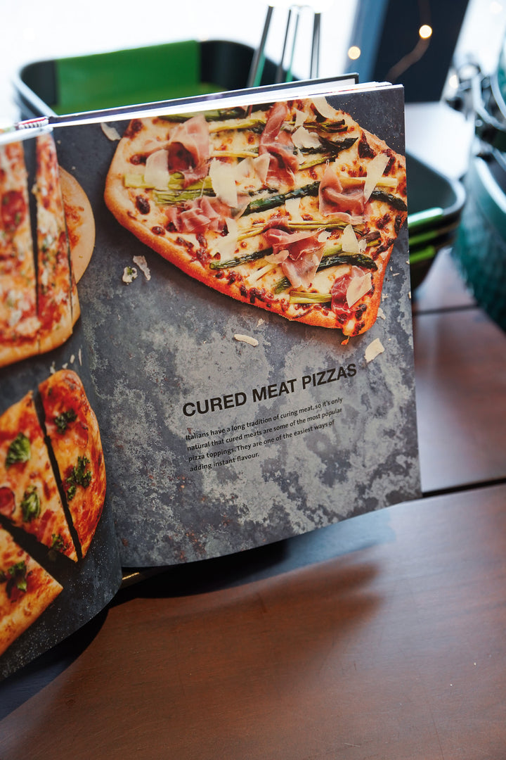 Making Artisan Pizza At Home (Hardback)