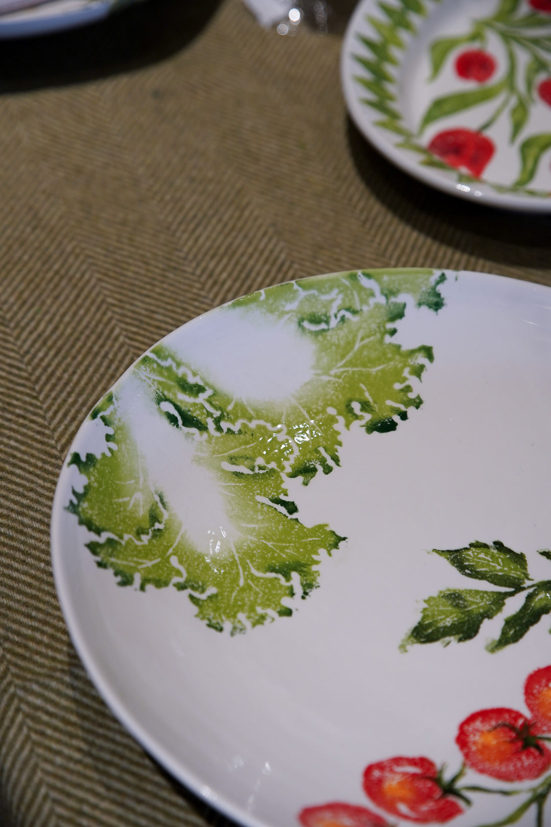 Serving Dish Large Vine Tomatoes / Lettuce