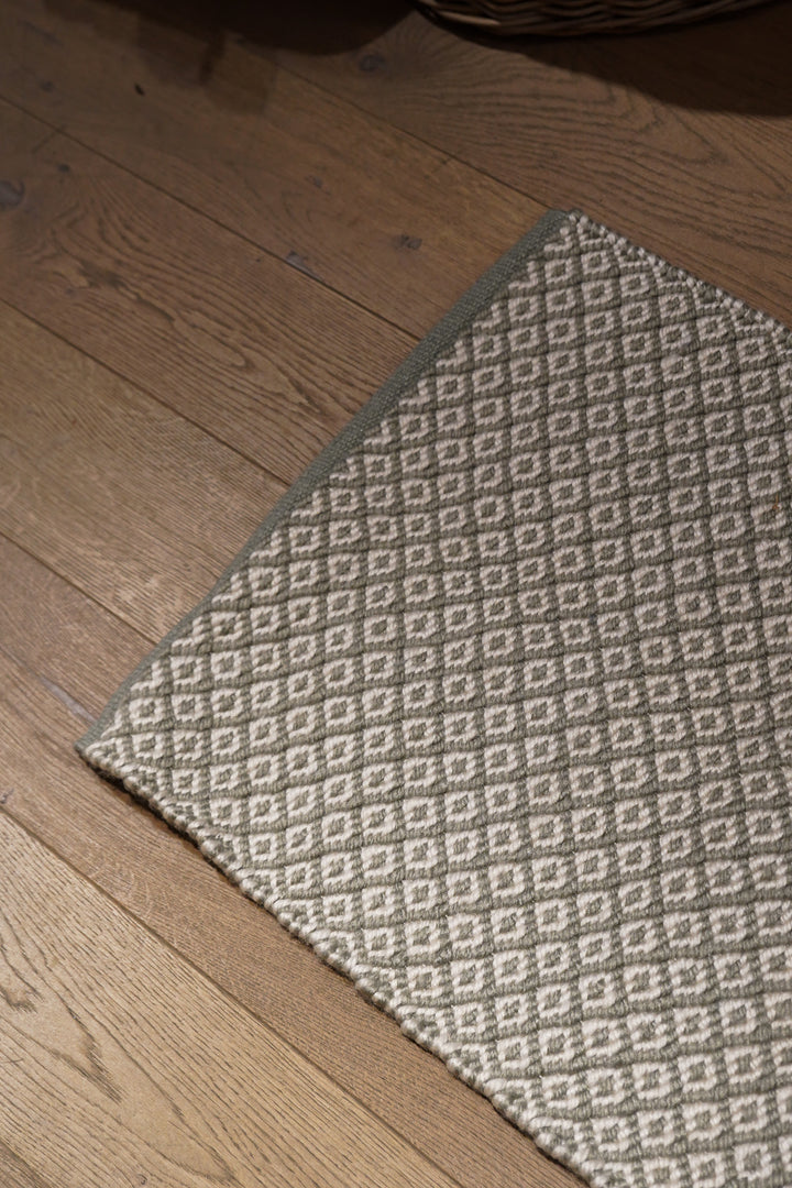 Thistle Dove Grey Rug