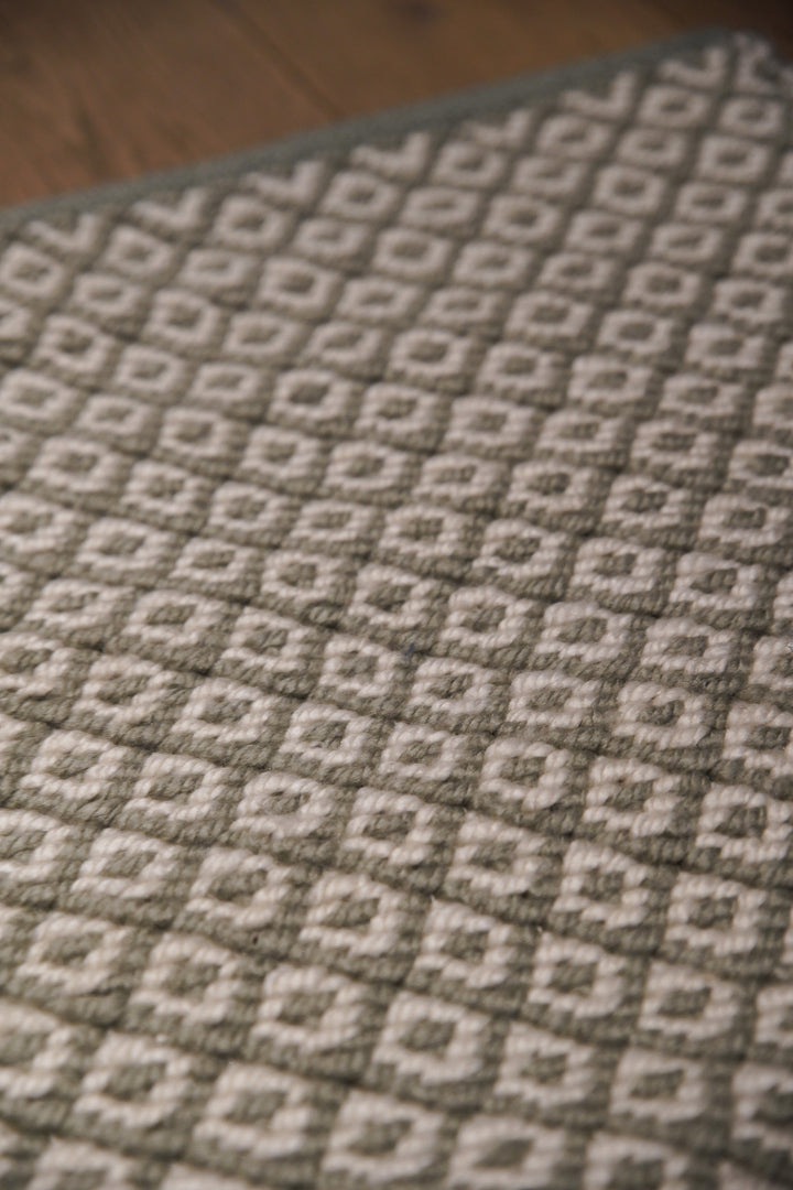 Thistle Dove Grey Rug