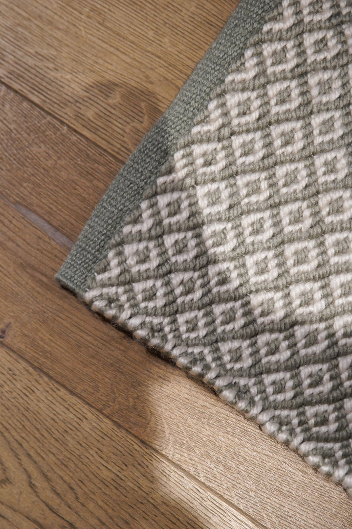 Thistle Dove Grey Rug