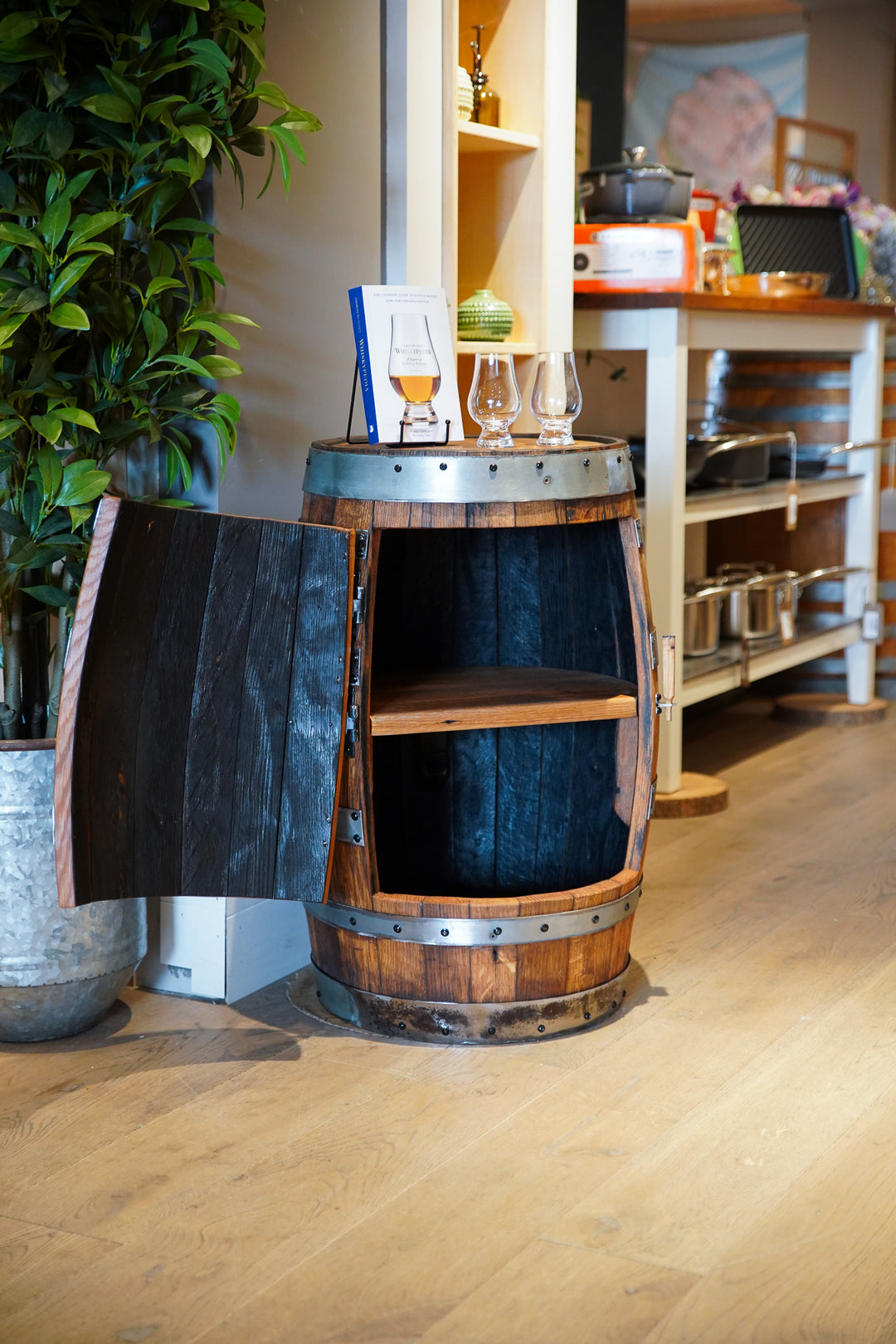 Darach - Octave Barrel Bar with Door