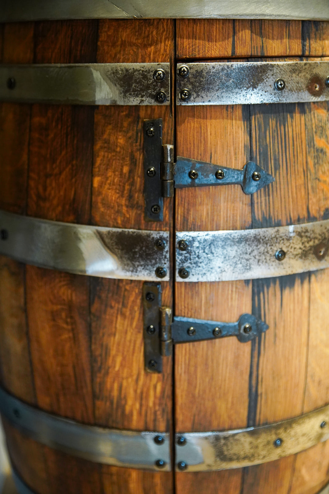 Darach - Octave Barrel Bar with Door