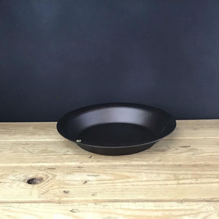 Nethertyon Foundry Spun Iron Pie Dish 8'. The Netherton Foundry Pie Dishes are hand spun from black iron and pre-seasoned with flax oil for a natural non-stick finish.
